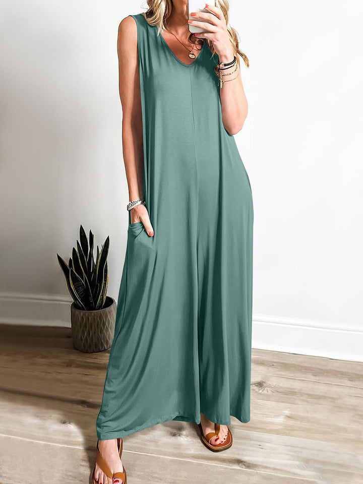 Evy - Comfortable jumpsuit with V-neck and wide legs